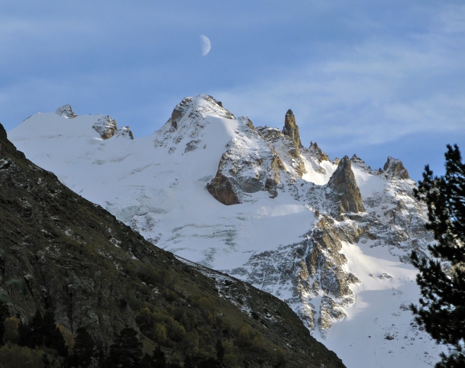 Кавказ осенний. Фотоальбом (Горный туризм, чунгурджар, учкуланичи, терксол, тырмен, узункол, гвандра, мырды, осень, шхельда, приэльбрусье, горы, джалпаккол)
