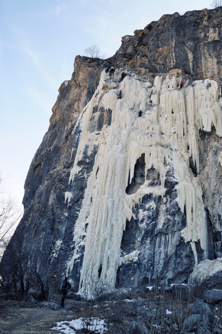 Ледовые вести с далёких окраин ;, Ледолазание/drytoolling, ищенко, саня, замутили, запилили, залили, февраль, суббота, вертикальный, край, приморский, 2011, екатериновка, приморье, находка, восток, лёд, ледолазание)