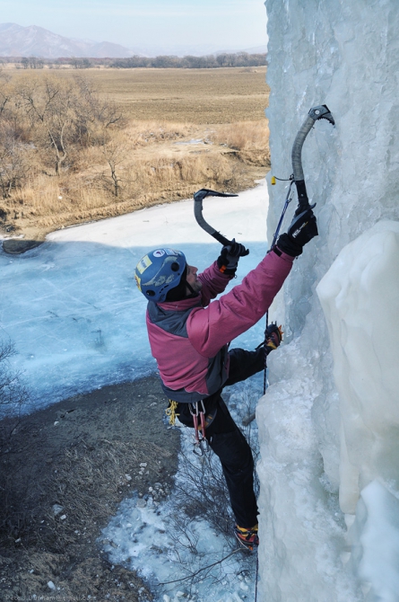 Ледовые вести с далёких окраин ;, Ледолазание/drytoolling, ищенко, саня, замутили, запилили, залили, февраль, суббота, вертикальный, край, приморский, 2011, екатериновка, приморье, находка, восток, лёд, ледолазание)
