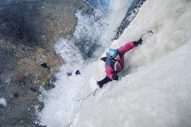 Ледовые вести с далёких окраин ;, Ледолазание/drytoolling, ищенко, саня, замутили, запилили, залили, февраль, суббота, вертикальный, край, приморский, 2011, екатериновка, приморье, находка, восток, лёд, ледолазание)