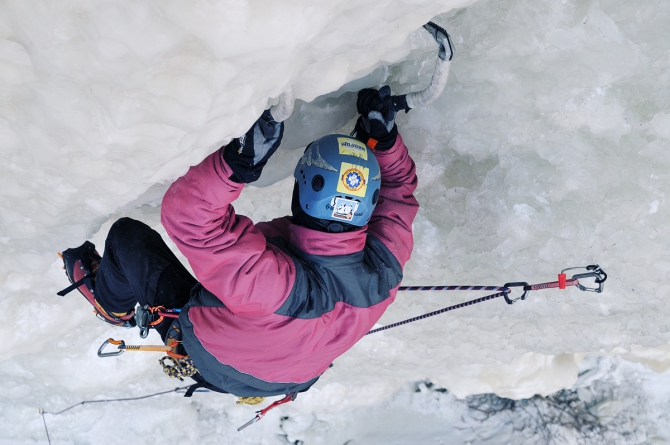 Ледовые вести с далёких окраин ;, Ледолазание/drytoolling, ищенко, саня, замутили, запилили, залили, февраль, суббота, вертикальный, край, приморский, 2011, екатериновка, приморье, находка, восток, лёд, ледолазание)