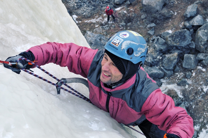 Ледовые вести с далёких окраин ;, Ледолазание/drytoolling, ищенко, саня, замутили, запилили, залили, февраль, суббота, вертикальный, край, приморский, 2011, екатериновка, приморье, находка, восток, лёд, ледолазание)