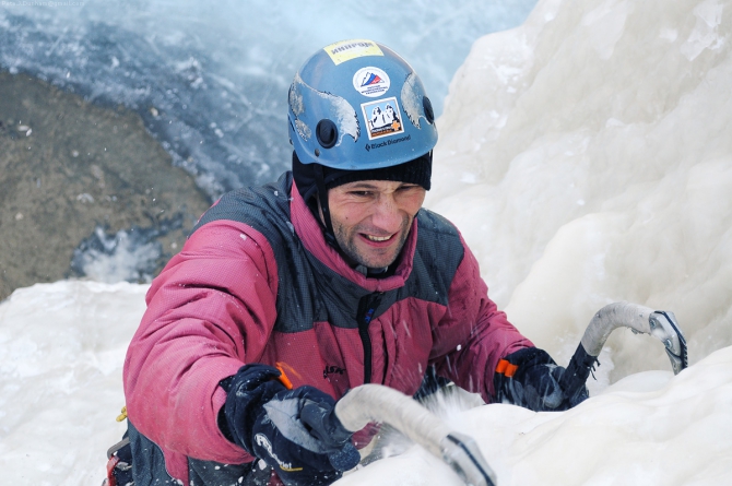 Ледовые вести с далёких окраин ;, Ледолазание/drytoolling, ищенко, саня, замутили, запилили, залили, февраль, суббота, вертикальный, край, приморский, 2011, екатериновка, приморье, находка, восток, лёд, ледолазание)