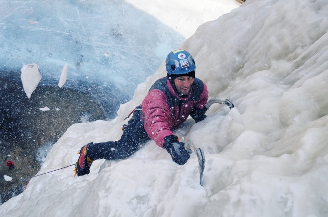 Ледовые вести с далёких окраин ;, Ледолазание/drytoolling, ищенко, саня, замутили, запилили, залили, февраль, суббота, вертикальный, край, приморский, 2011, екатериновка, приморье, находка, восток, лёд, ледолазание)