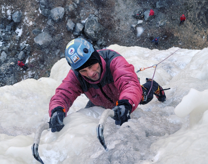 Ледовые вести с далёких окраин ;, Ледолазание/drytoolling, ищенко, саня, замутили, запилили, залили, февраль, суббота, вертикальный, край, приморский, 2011, екатериновка, приморье, находка, восток, лёд, ледолазание)