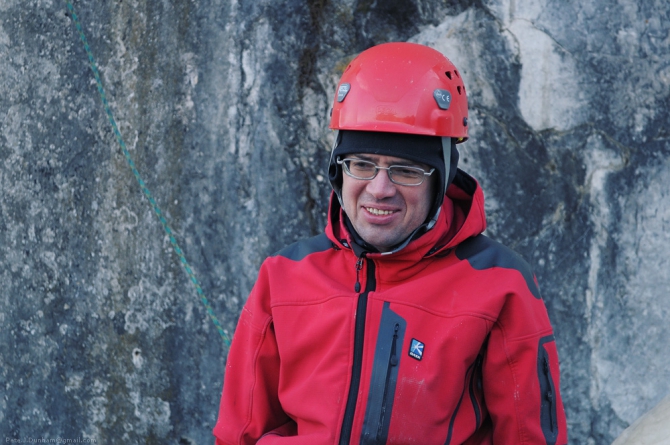 Ледовые вести с далёких окраин ;, Ледолазание/drytoolling, ищенко, саня, замутили, запилили, залили, февраль, суббота, вертикальный, край, приморский, 2011, екатериновка, приморье, находка, восток, лёд, ледолазание)