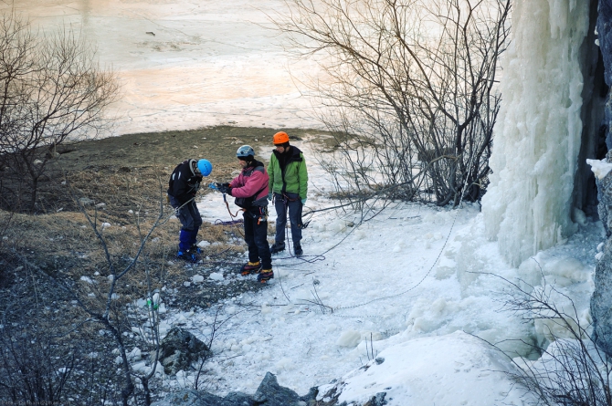 Ледовые вести с далёких окраин ;, Ледолазание/drytoolling, ищенко, саня, замутили, запилили, залили, февраль, суббота, вертикальный, край, приморский, 2011, екатериновка, приморье, находка, восток, лёд, ледолазание)