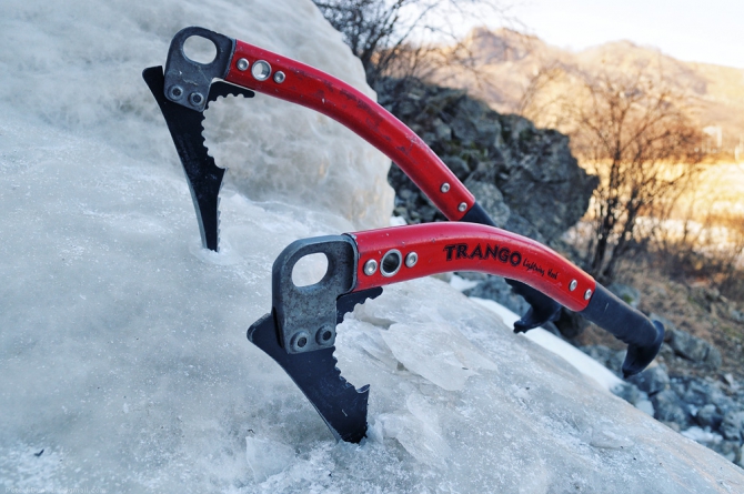 Ледовые вести с далёких окраин ;, Ледолазание/drytoolling, ищенко, саня, замутили, запилили, залили, февраль, суббота, вертикальный, край, приморский, 2011, екатериновка, приморье, находка, восток, лёд, ледолазание)