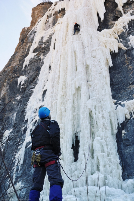 Ледовые вести с далёких окраин ;, Ледолазание/drytoolling, ищенко, саня, замутили, запилили, залили, февраль, суббота, вертикальный, край, приморский, 2011, екатериновка, приморье, находка, восток, лёд, ледолазание)