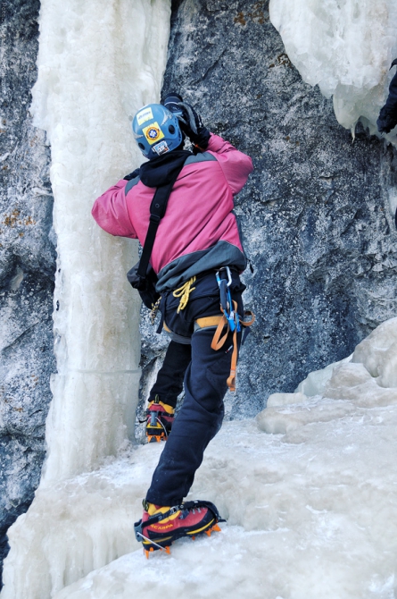 Ледовые вести с далёких окраин ;, Ледолазание/drytoolling, ищенко, саня, замутили, запилили, залили, февраль, суббота, вертикальный, край, приморский, 2011, екатериновка, приморье, находка, восток, лёд, ледолазание)