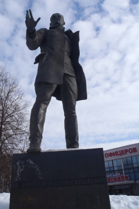 Памятник Николаю Васильевичу Крыленко в Смоленске.