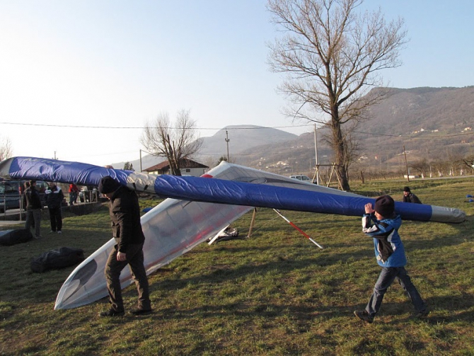 Дельтапланеризм - Aeros Winter  Race 2011 - соревнования не были разыграны (Воздух, словения)