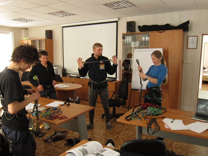 О зимней Центральной школе инструкторов альпинизма. 2011 год. (центральная школа инструкторов, цей, uiaa)