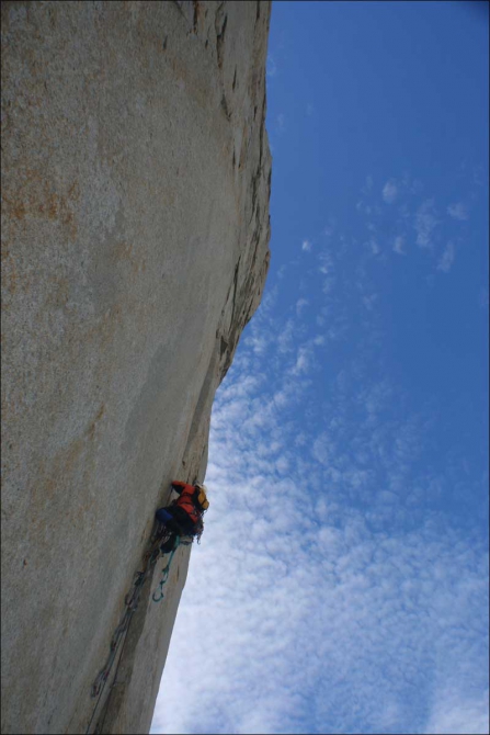 Golazo (VI 5.10 A4+, 1200m) на центральную башню Torres del Paine. Экспедиция Горного клуба. Часть первая. (Альпинизм, чили, горный клуб, патагония)