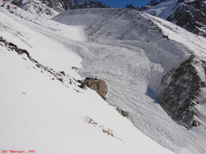 Кавказ, Адыр-су. Лавина. (Альпинизм)