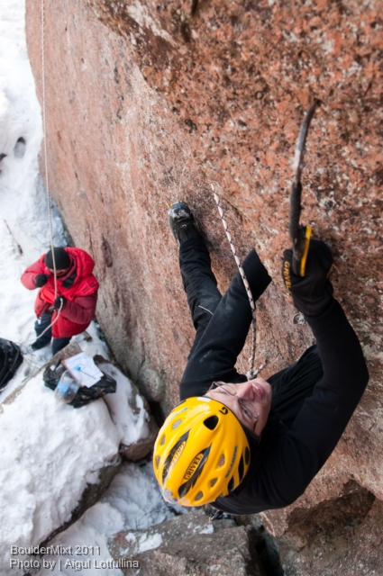 В ожидании итоговых результатов BoulderMixt 2011. Фотоальбом. (Ледолазание/drytoolling, соревнования, драйтулинг, lotfullina.ru)