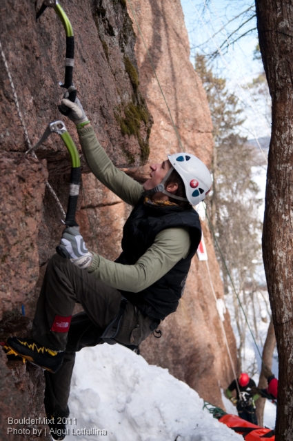 В ожидании итоговых результатов BoulderMixt 2011. Фотоальбом. (Ледолазание/drytoolling, соревнования, драйтулинг, lotfullina.ru)
