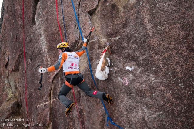 В ожидании итоговых результатов BoulderMixt 2011. Фотоальбом. (Ледолазание/drytoolling, соревнования, драйтулинг, lotfullina.ru)