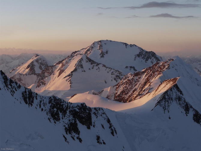 К истории пиков Фиккера (6725) и Сов. Космонавтов (6150). (Альпинизм, пик советских космонавтов, пик фиккера, шеститысячники памира)