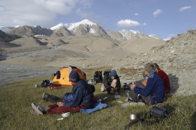 Краткий отчет о комплексной экспедиции МАИ на Китайский Памир летом 2011 г. (Альпинизм, долкун-музтаг, кокосель, комплексная экспедиция маи на китайский памир, кызылсель, музтаг-ата)