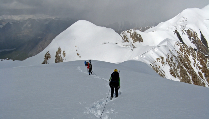Полный фотоотчёт проекта Полёт над Тянь-Шанем. (Альпинизм, иныльчек, победа, турклуб маи, пик победы, центральный тянь-шань, озеро мерцбахера, сарыджас, пик пионер)
