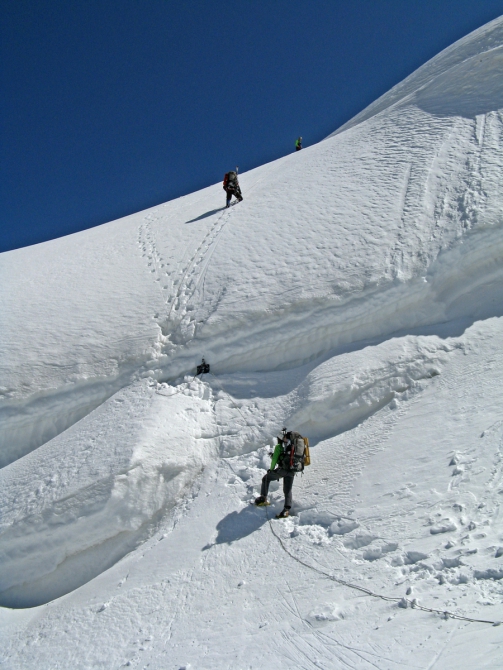 Полный фотоотчёт проекта Полёт над Тянь-Шанем. (Альпинизм, иныльчек, победа, турклуб маи, пик победы, центральный тянь-шань, озеро мерцбахера, сарыджас, пик пионер)