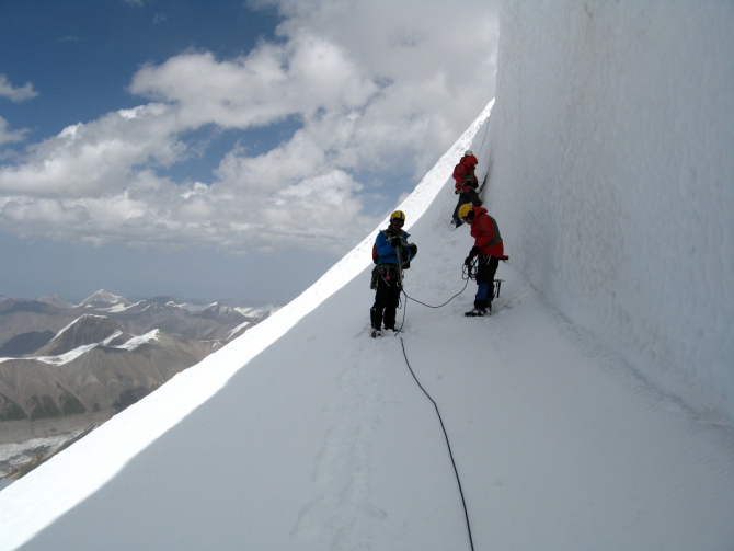 Полный фотоотчёт проекта Полёт над Тянь-Шанем. (Альпинизм, иныльчек, победа, турклуб маи, пик победы, центральный тянь-шань, озеро мерцбахера, сарыджас, пик пионер)