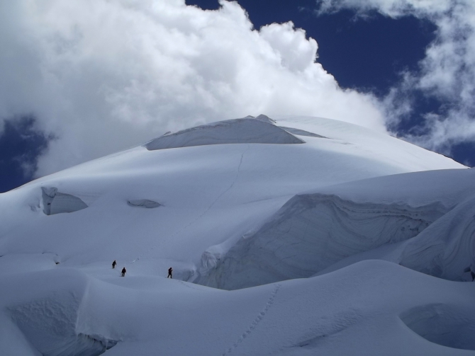 Полный фотоотчёт проекта Полёт над Тянь-Шанем. (Альпинизм, иныльчек, победа, турклуб маи, пик победы, центральный тянь-шань, озеро мерцбахера, сарыджас, пик пионер)