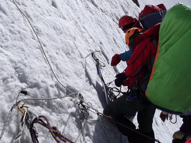 Полный фотоотчёт проекта Полёт над Тянь-Шанем. (Альпинизм, иныльчек, победа, турклуб маи, пик победы, центральный тянь-шань, озеро мерцбахера, сарыджас, пик пионер)
