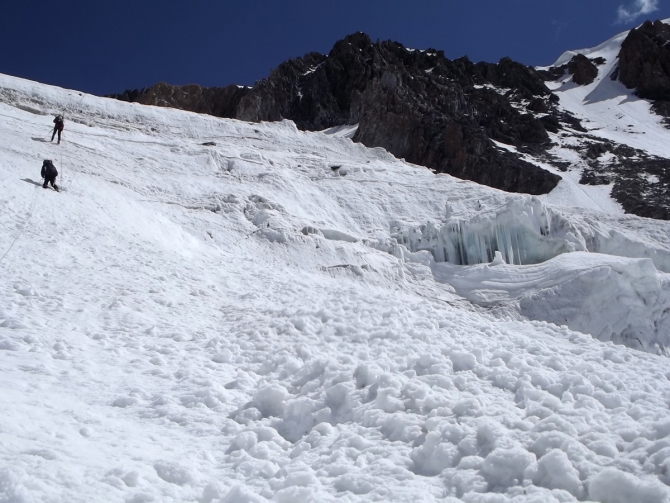 Полный фотоотчёт проекта Полёт над Тянь-Шанем. (Альпинизм, иныльчек, победа, турклуб маи, пик победы, центральный тянь-шань, озеро мерцбахера, сарыджас, пик пионер)