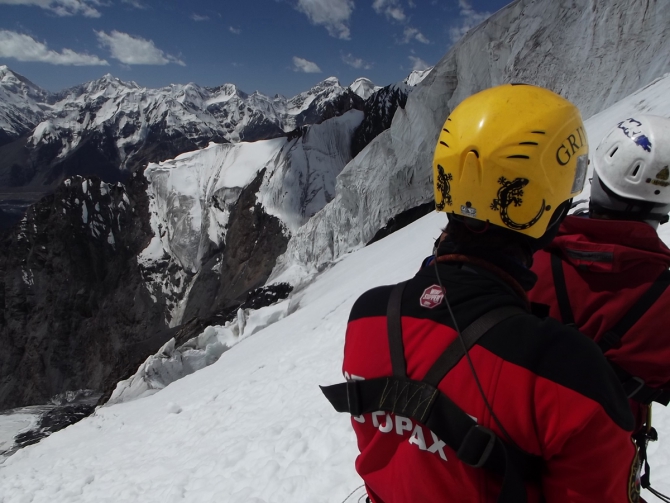 Полный фотоотчёт проекта Полёт над Тянь-Шанем. (Альпинизм, иныльчек, победа, турклуб маи, пик победы, центральный тянь-шань, озеро мерцбахера, сарыджас, пик пионер)