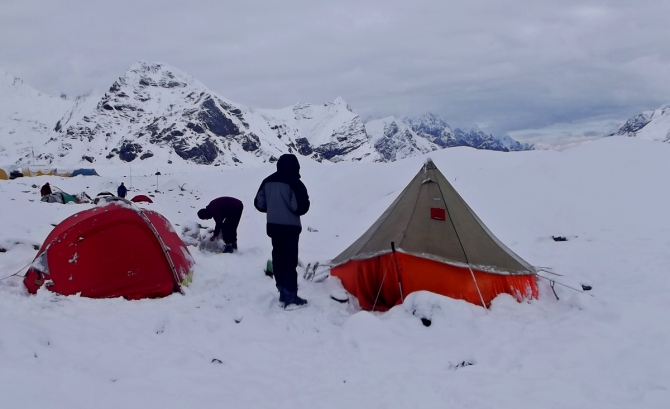Полный фотоотчёт проекта Полёт над Тянь-Шанем. (Альпинизм, иныльчек, победа, турклуб маи, пик победы, центральный тянь-шань, озеро мерцбахера, сарыджас, пик пионер)