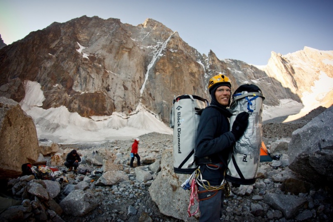 «Трансерфинг» на Аксу (Альпинизм, rapt-team., 5217, северная стена аксу, нефедов андрей, нефедов сергей, freeclimbing, rapt, grivel, sivera, свободное лазание, scarpa)