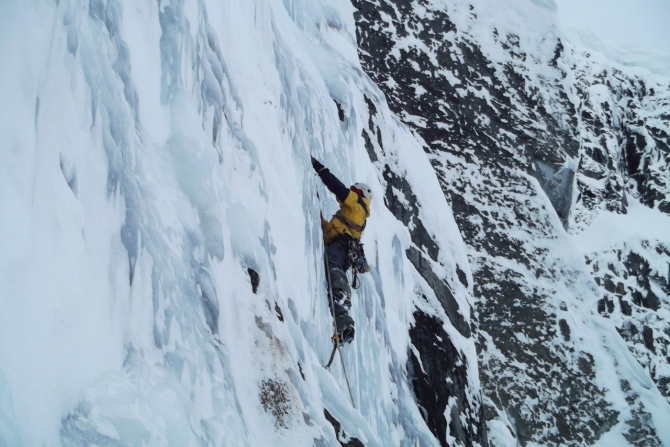 Есть ледовый маршрут в Хибинах. (Альпинизм, хибины, цирк поясов, дружкин, полукаров, кокшаров, ледолазание, бореалис)