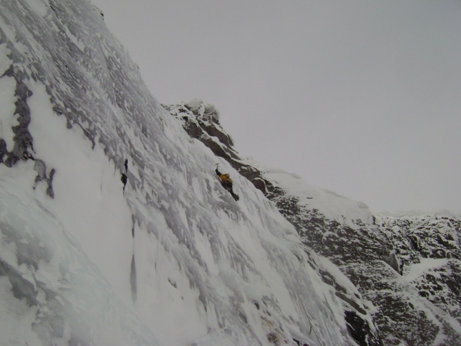Есть ледовый маршрут в Хибинах. (Альпинизм, хибины, цирк поясов, дружкин, полукаров, кокшаров, ледолазание, бореалис)