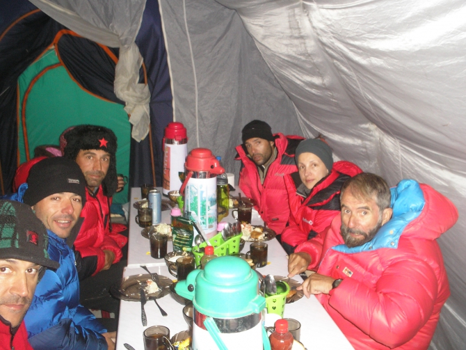 Суровый Южный. (Альпинизм, победа, южный иныльчек 2010.)