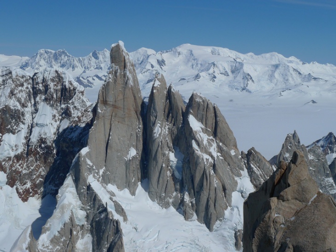 ПотоГония на на юго-восточной стене Пуансенота (Альпинизм, poincenot, climbing, new route, first ascent, дашкевич, серегин, дмитриенко, русский путь, патагония, первопроход, стена)