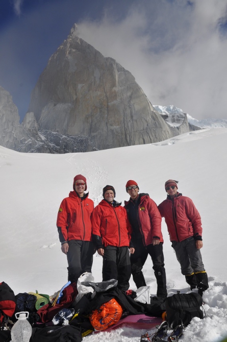 ПотоГония на на юго-восточной стене Пуансенота (Альпинизм, poincenot, climbing, new route, first ascent, дашкевич, серегин, дмитриенко, русский путь, патагония, первопроход, стена)