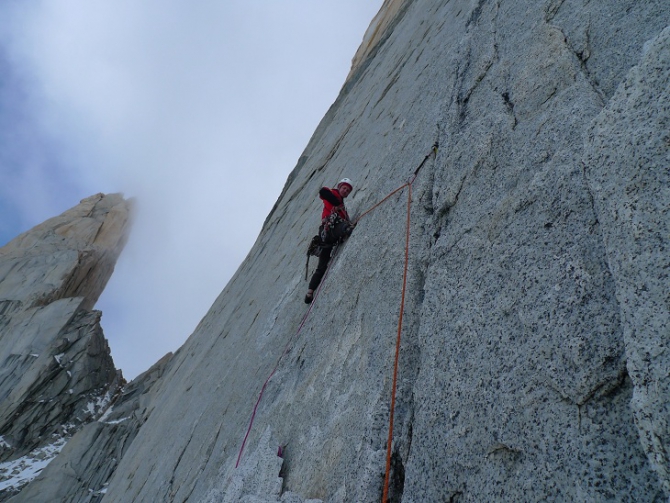 ПотоГония на на юго-восточной стене Пуансенота (Альпинизм, poincenot, climbing, new route, first ascent, дашкевич, серегин, дмитриенко, русский путь, патагония, первопроход, стена)