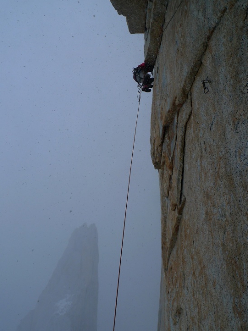 ПотоГония на на юго-восточной стене Пуансенота (Альпинизм, poincenot, climbing, new route, first ascent, дашкевич, серегин, дмитриенко, русский путь, патагония, первопроход, стена)