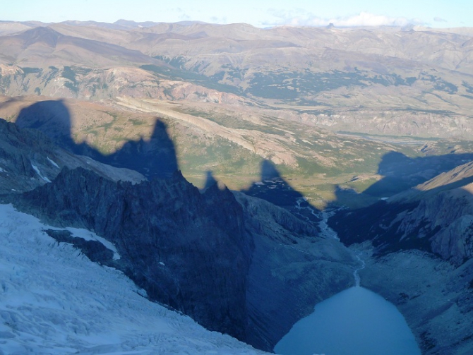 ПотоГония на на юго-восточной стене Пуансенота (Альпинизм, poincenot, climbing, new route, first ascent, дашкевич, серегин, дмитриенко, русский путь, патагония, первопроход, стена)