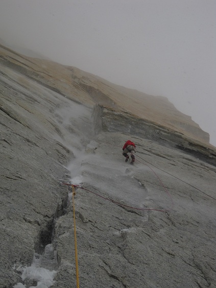 ПотоГония на на юго-восточной стене Пуансенота (Альпинизм, poincenot, climbing, new route, first ascent, дашкевич, серегин, дмитриенко, русский путь, патагония, первопроход, стена)