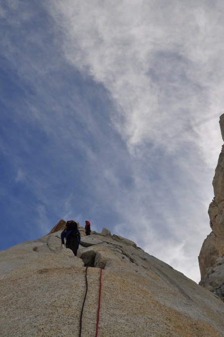 ПотоГония на на юго-восточной стене Пуансенота (Альпинизм, poincenot, climbing, new route, first ascent, дашкевич, серегин, дмитриенко, русский путь, патагония, первопроход, стена)