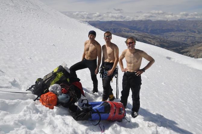ПотоГония на на юго-восточной стене Пуансенота (Альпинизм, poincenot, climbing, new route, first ascent, дашкевич, серегин, дмитриенко, русский путь, патагония, первопроход, стена)