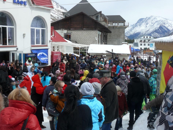Чегет - праздник на поляне. (приэльбрусье)