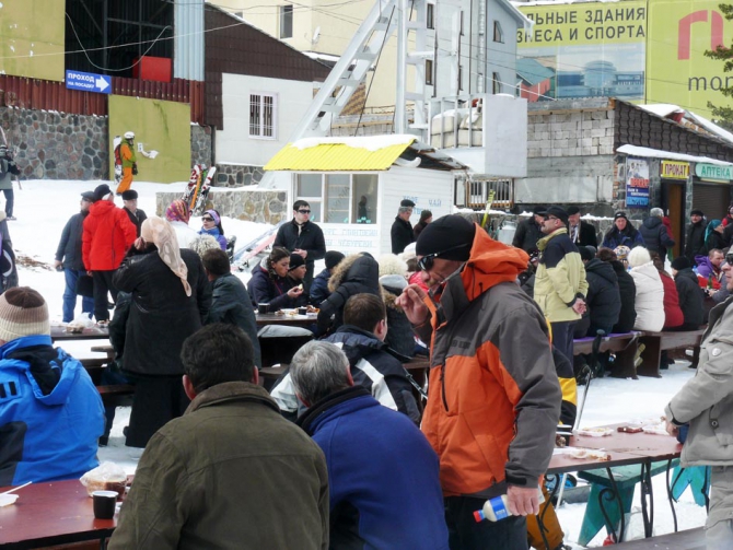 Чегет - праздник на поляне. (приэльбрусье)