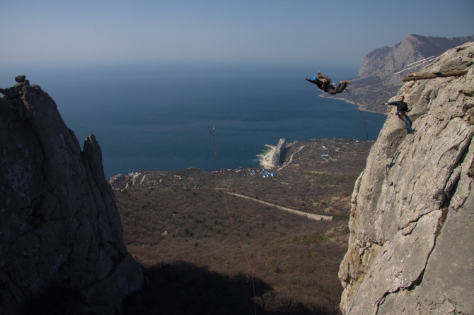 Весна в Крыму (Альпинизм, сивера, куш-кая, sivera team, школа роупджампинга, маршруты для новичков, нефедов, маршруты для детей, скалолазный тур, кемпинг, grivel)