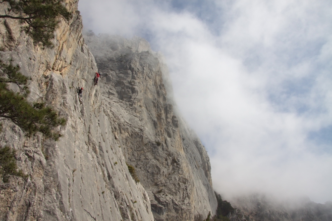Вытяни - забивай - собери - разбери - спустись - поднимись - падай (падай?) - устал - спи. (Альпинизм, платформинг, фифинг, баулинг, "bigwall + ито", зуб морчеки, sivera team, интенсивный курс, сивера, нефедов, grivel, морчека, скалолазные маршруты, крым)