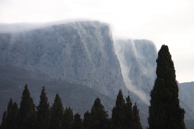 Вытяни - забивай - собери - разбери - спустись - поднимись - падай (падай?) - устал - спи. (Альпинизм, платформинг, фифинг, баулинг, "bigwall + ито", зуб морчеки, sivera team, интенсивный курс, сивера, нефедов, grivel, морчека, скалолазные маршруты, крым)