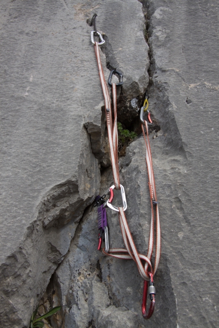 Вытяни - забивай - собери - разбери - спустись - поднимись - падай (падай?) - устал - спи. (Альпинизм, платформинг, фифинг, баулинг, "bigwall + ито", зуб морчеки, sivera team, интенсивный курс, сивера, нефедов, grivel, морчека, скалолазные маршруты, крым)